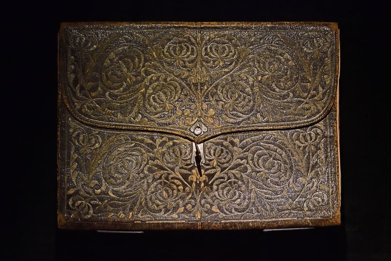 Istanbul Sadberk Hanım Museum Document wallet 1776 Istanbu 3234.jpg