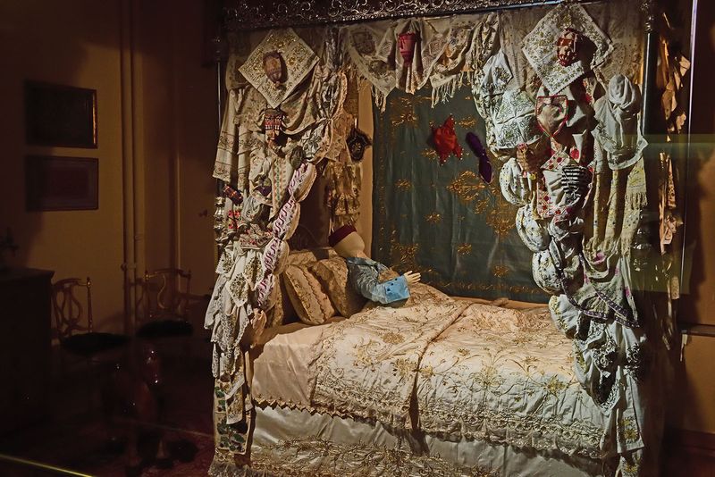 Istanbul Sadberk Hanım Museum Embroidered bed set Early 20th C CE Trabzon 3306.jpg