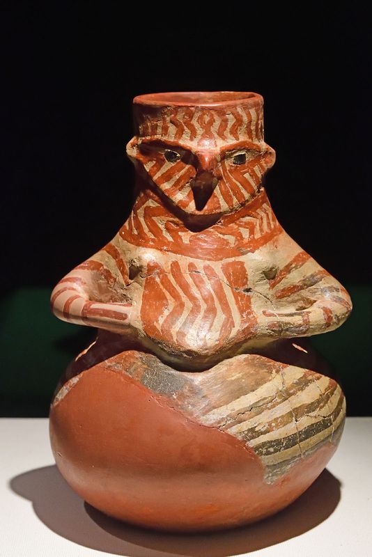 Istanbul Sadberk Hanım Museum Female formed vessel Early Chalcolithic Age Late 6th milennium BC 3248.jpg