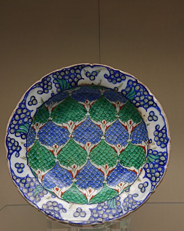 Istanbul Sadberk Hanım Museum Plate second half 16th C CE Iznik 3294.jpg