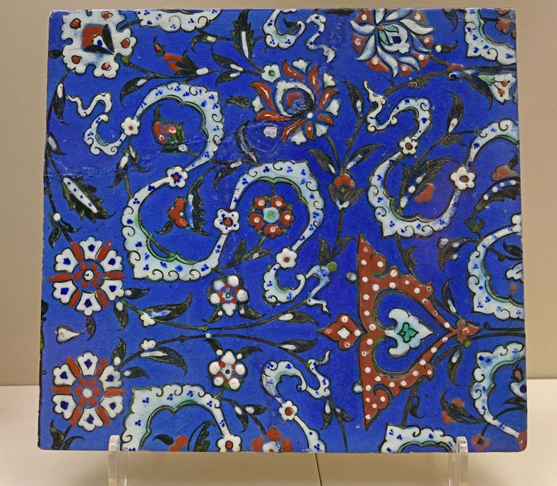 Istanbul Sadberk Hanım Museum Tile second half 16th C CE Iznik 3296.jpg