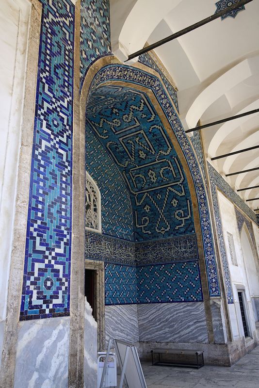 Istanbul Iwan at entrance inili Kşk 3735.jpg