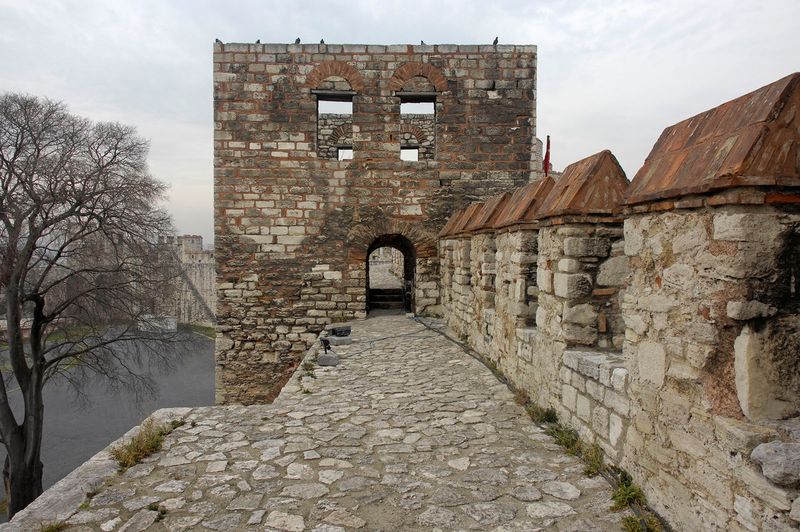 Yedikule Entrance gate from positions (south)east in 2006 3347.jpg