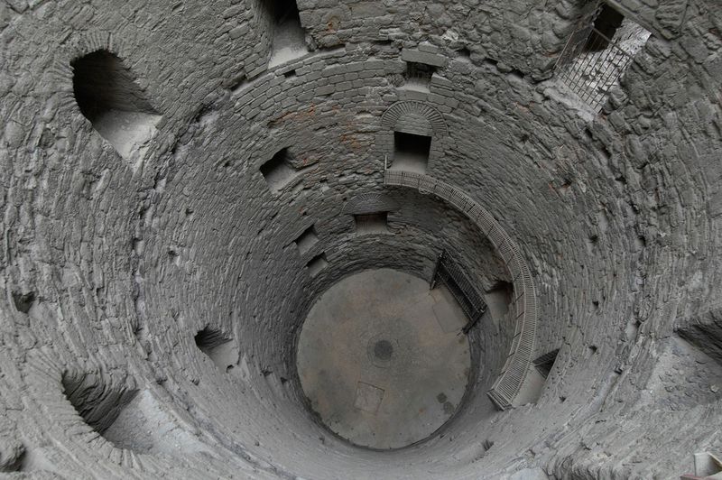 Yedikule Tower of the ambassadors in 2006 3399.jpg
