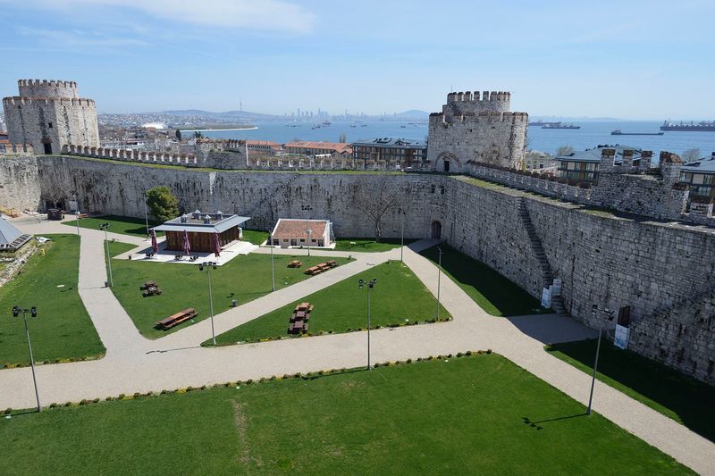 Istanbul Yedikule eastern and southern side 0458.jpg