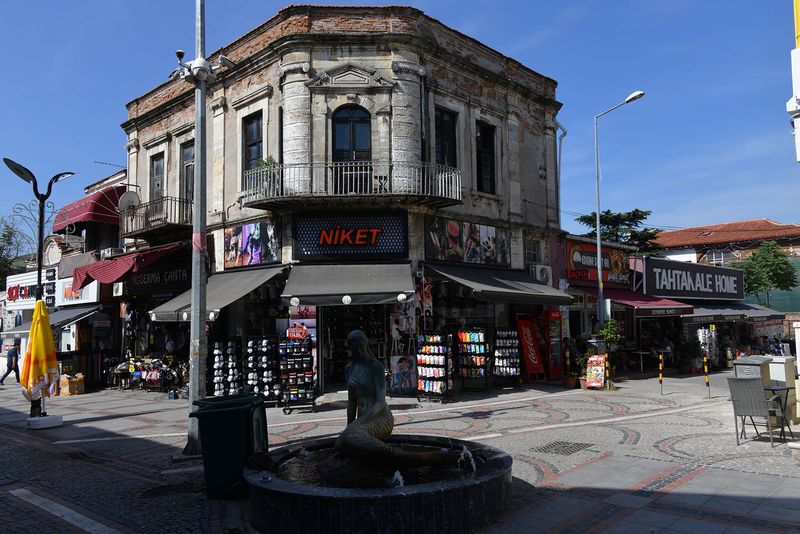 Building in Saralar Caddesi in Edirne in 2024 6259.jpg