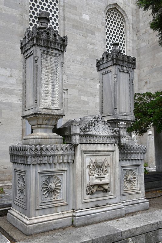 Istanbul Suleymaniye Mosque Graves in 2024 5541.jpg