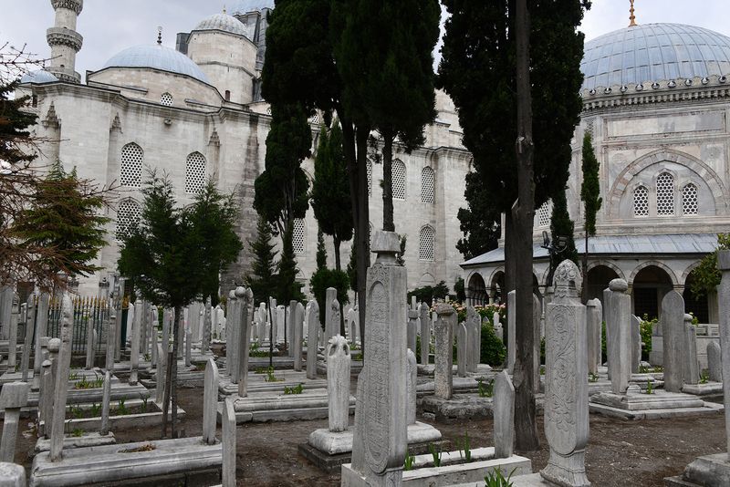 Istanbul Suleymaniye Mosque Graves in 2024 5550.jpg