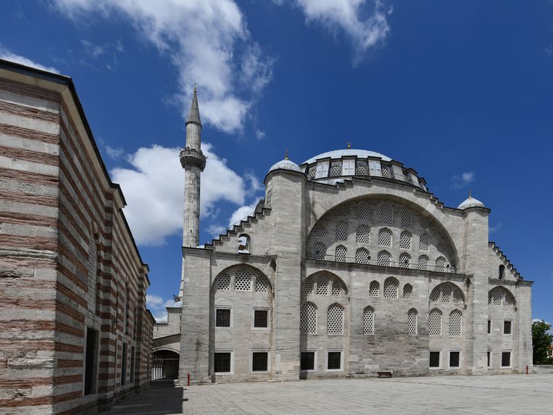 Istanbul Mihrimah Sultan Mosque (Edirnekapı) square to SE in 2024 5371panorama.jpg