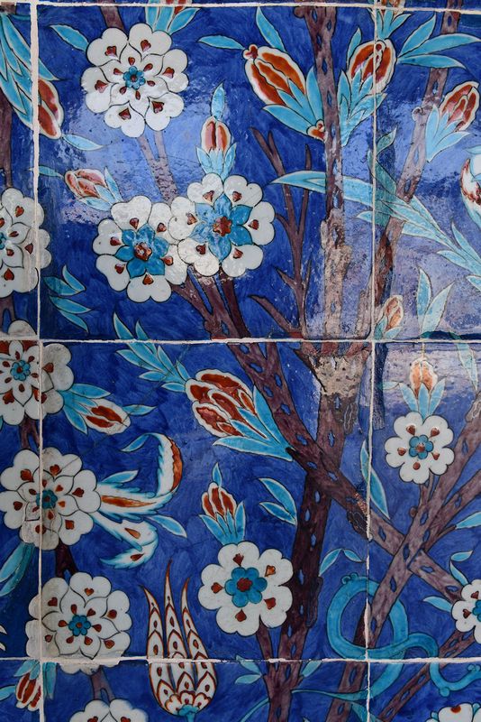 Rstem Pasha Mosque Porch tile panel left of main entrance in 2024 6389.jpg