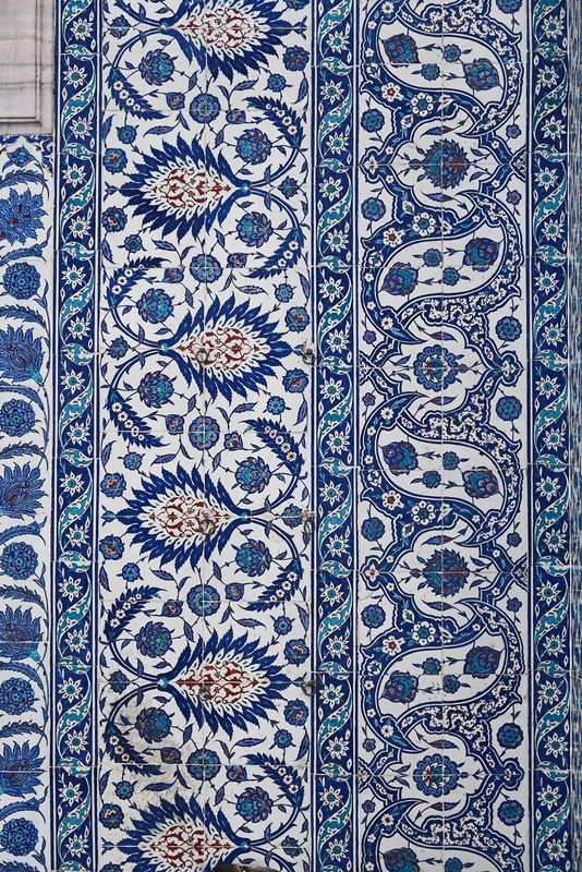 Rstem Pasha Mosque Interior Mihrab in 2024 6410.jpg