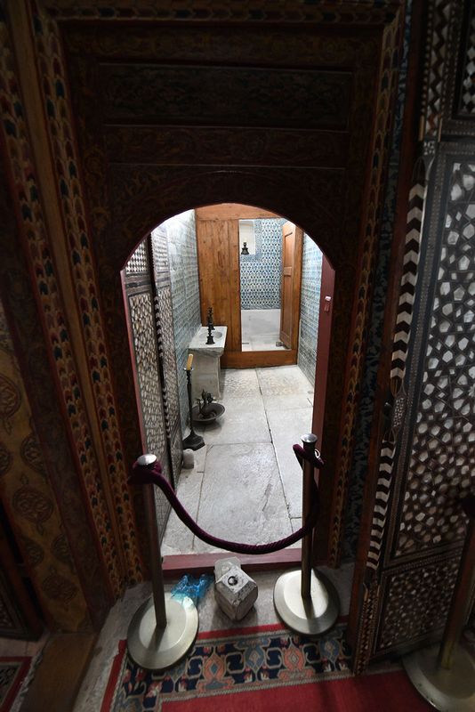 Sultans Pavilion at Yeni Camii toilet in 2024 0078.jpg