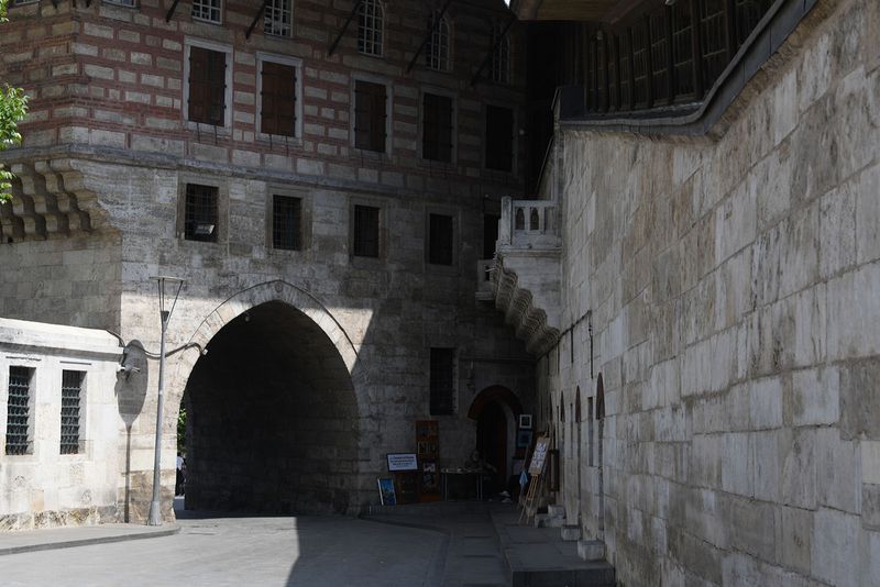 New Mosque Hnkr Kasrı and its arch in 2024 5213.jpg