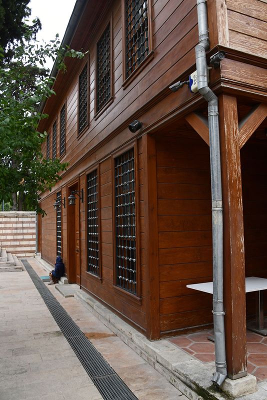 Şah Sultan Mosque NW side in 2024 5303.jpg