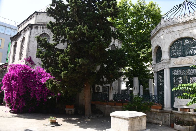 Istanbul Kprl Complex Mosque and trbe from courtyard in 2024 6676.jpg