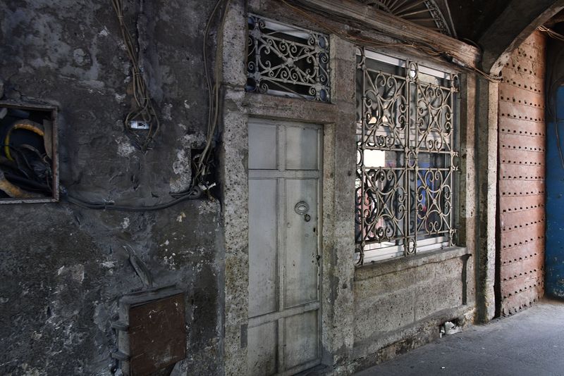 Byk Valide Han Entrance to courtyard in 2024 6607.jpg