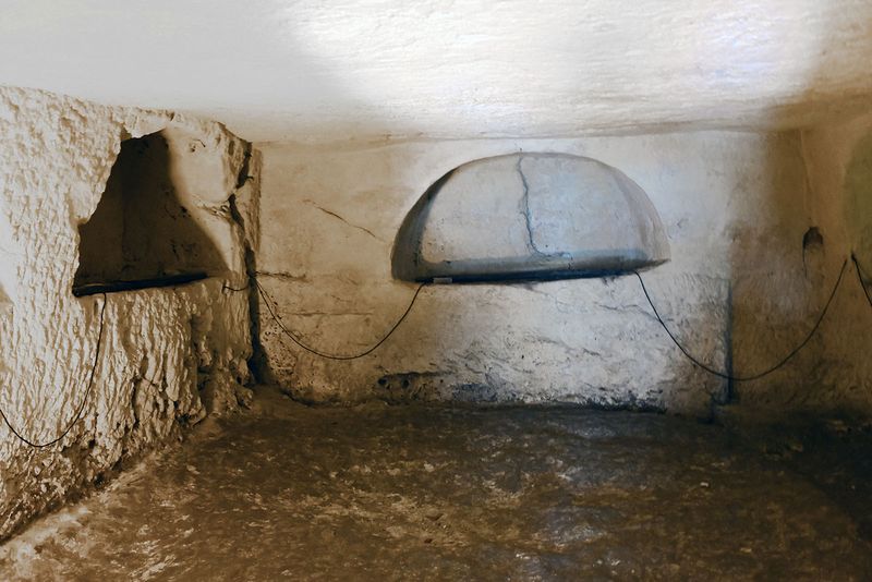 Şanlıurfa Kızılkoyun Necropolis Chamber with puppets In 2024 7748.jpg