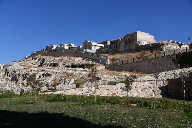Şanlıurfa Kızılkoyun Necropolis View from outside terrain In 2024 7455.jpg