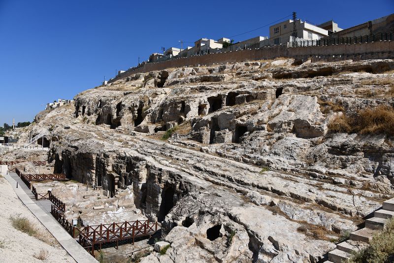 Şanlıurfa Kızılkoyun Necropolis View from outside terrain In 2024 7457.jpg