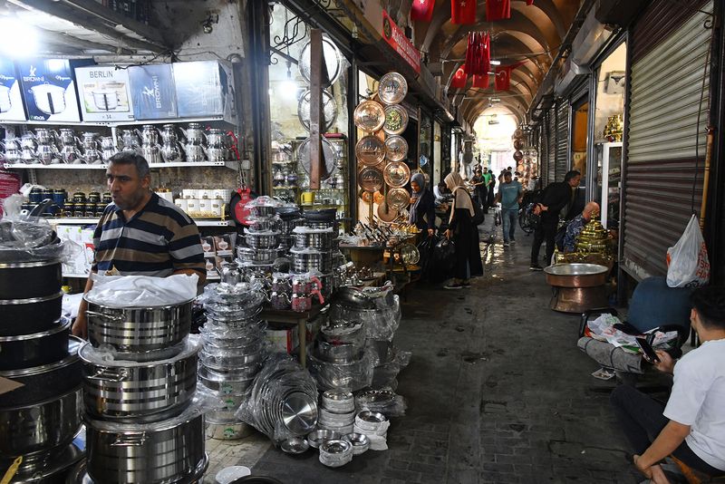 Şanlıurfa covered market area 2024 7620.jpg