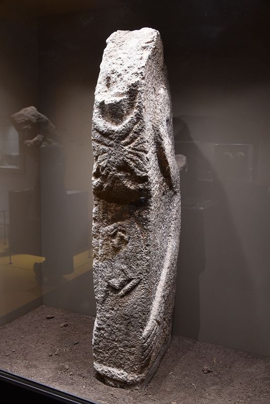 Urfa museum Karahantepe Pillar with a double fox depiction Neolithic Age in 2024 7357.jpg
