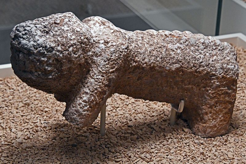 Urfa museum Karahantepe Statue of leopard Neolithic age in 2024 7304.jpg