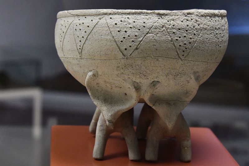 Urfa museum Deer legged bowl from Lidar Hyk - Bronze age in 2024 7486.jpg