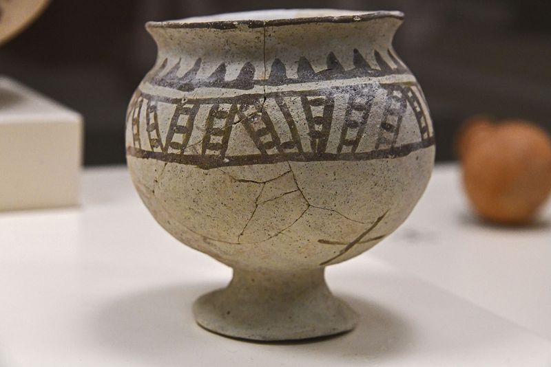 Urfa museum Large bowl with base from Lidar Hyk - Bronze age in 2024 7483.jpg