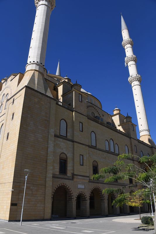 Kahramanmaraş Abdlhamid Han Mosque Exterior East side 2024 8199.jpg