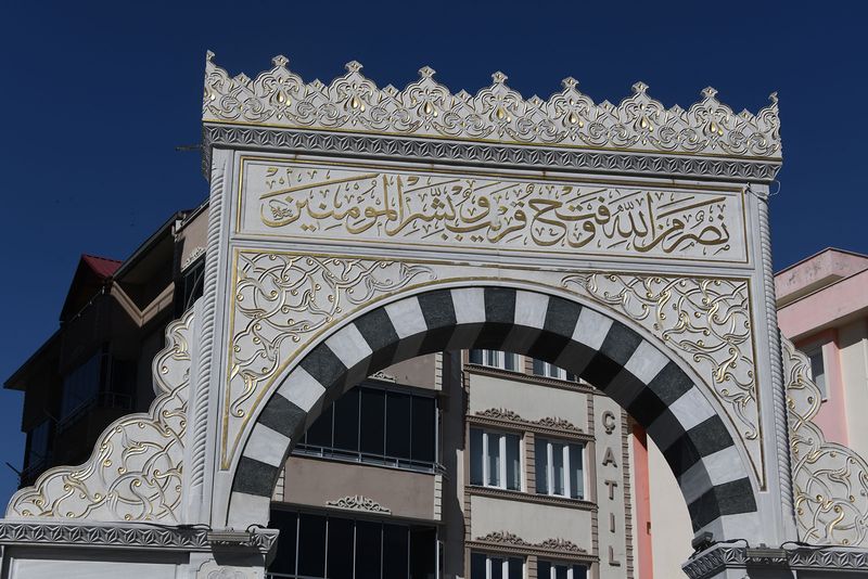 Kahramanmaraş Abdlhamid Han Mosque Exterior Gates 2024 8157.jpg