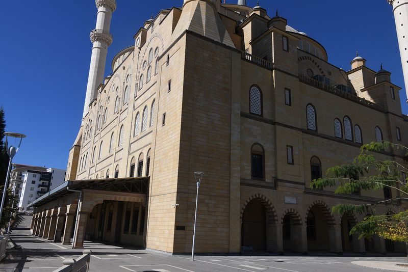Kahramanmaraş Abdlhamid Han Mosque Exterior Southeast side 2024 8198.jpg