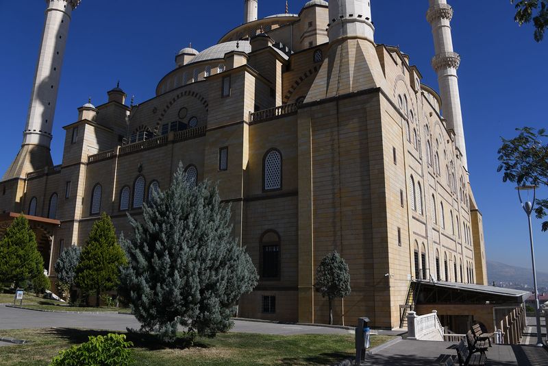 Kahramanmaraş Abdlhamid Han Mosque Exterior Southwest side 2024 8197.jpg
