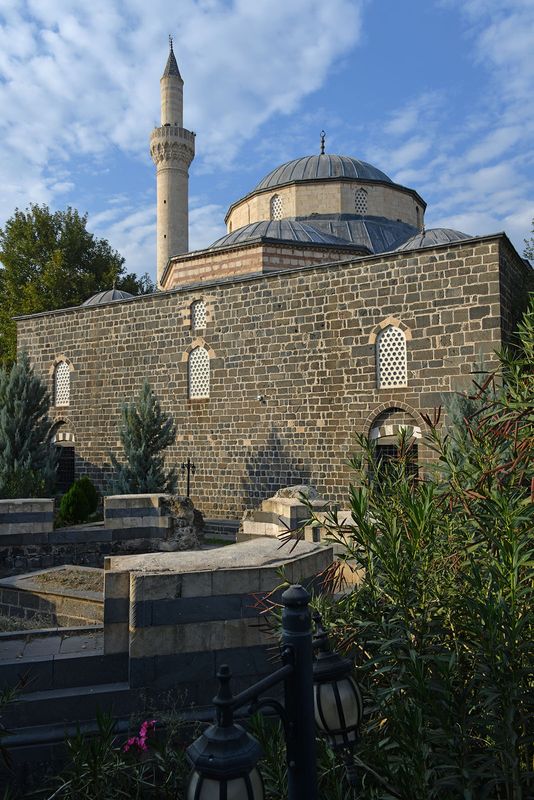 Diyarbakır Fatih Pasha Mosque Exterior Trbe of Yunus - Jonah in 2024 6923.jpg
