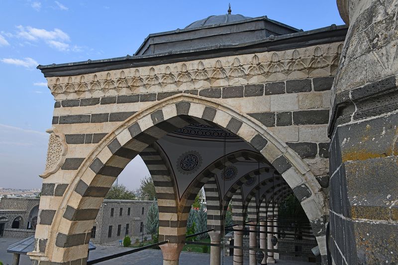 Diyarbakır Fatih Pasha Mosque Exterior View from roof of westernmost part of front 2024 6972.jpg