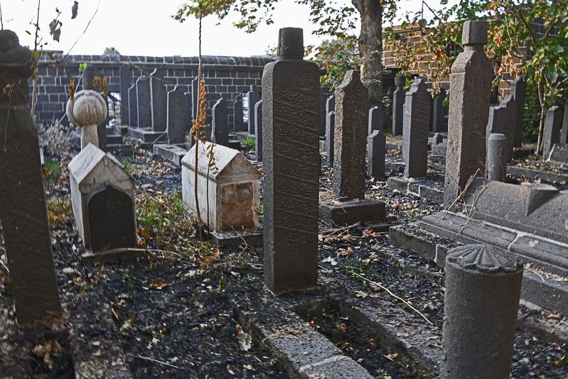 Diyarbakır Fatih Pasha Mosque Graveyard in 2024 6963.jpg