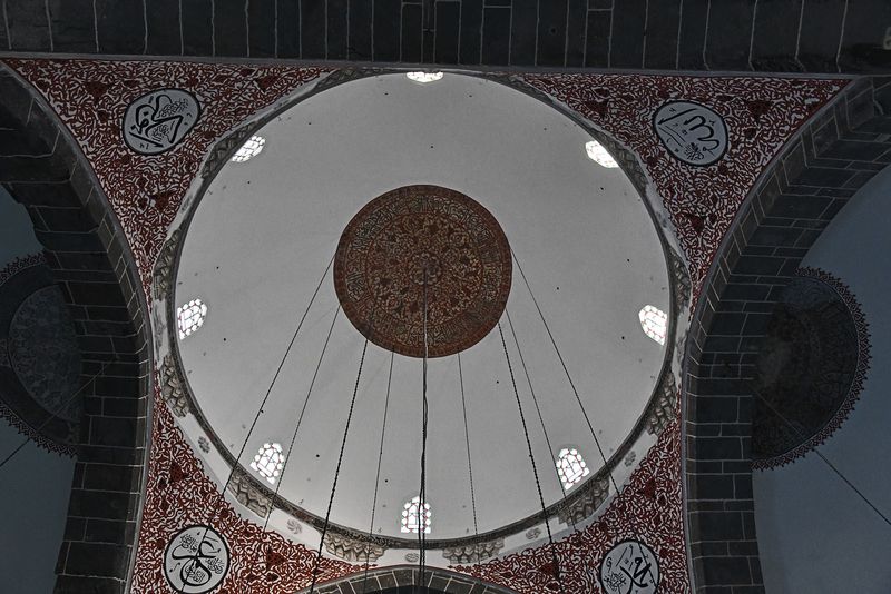 Diyarbakır Fatih Pasha Mosque Interior Ceiling 2024 6941.jpg