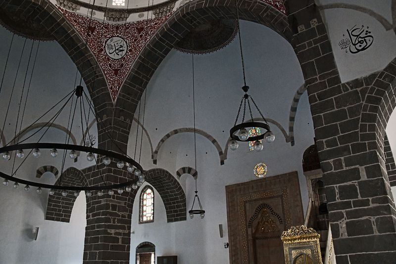 Diyarbakır Fatih Pasha Mosque Interior Ceiling 2024 6945.jpg
