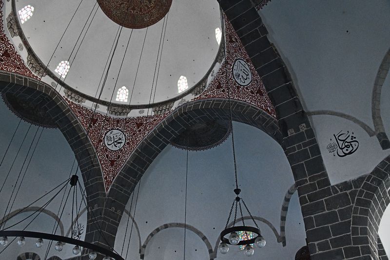 Diyarbakır Fatih Pasha Mosque Interior Ceiling 2024 6946.jpg