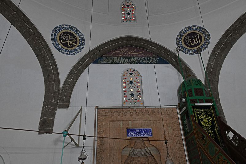 Diyarbakır Iskender Paşa Mosque Interior Mihrab in 2024 6870.jpg
