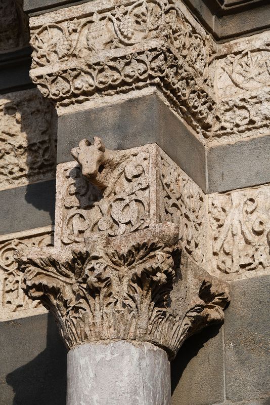Diyarbakır Ulu Camii Facade east of courtyard in 2024 7165.jpg