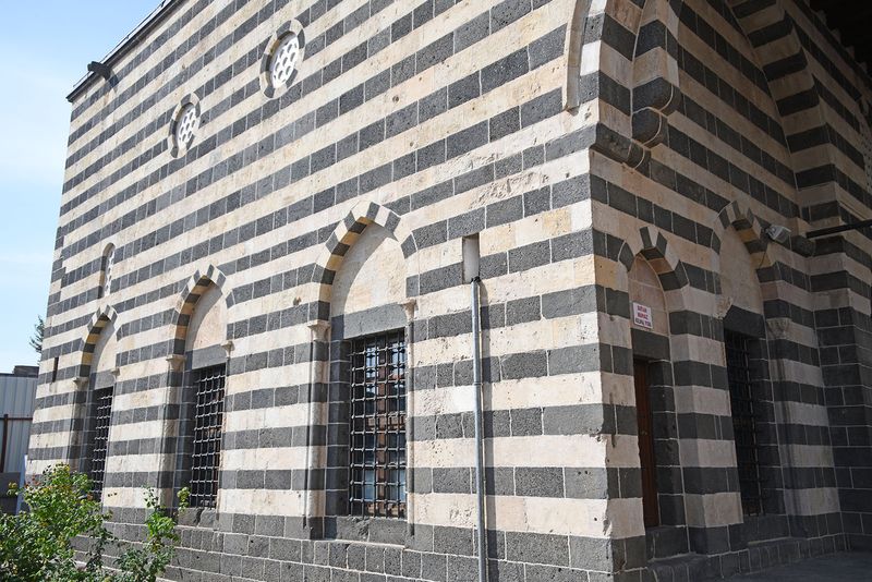 Diyarbakır Sheikh Matar Mosque Exterior in 2024 7014.jpg