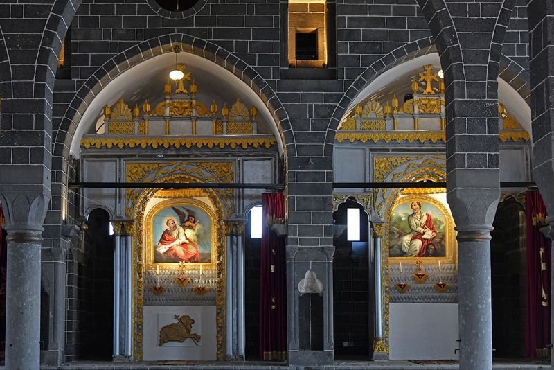 Diyarbakır Surp Giragos Armenian Church Interior Evangelist Matthew and Mark in 2024 7039.jpg