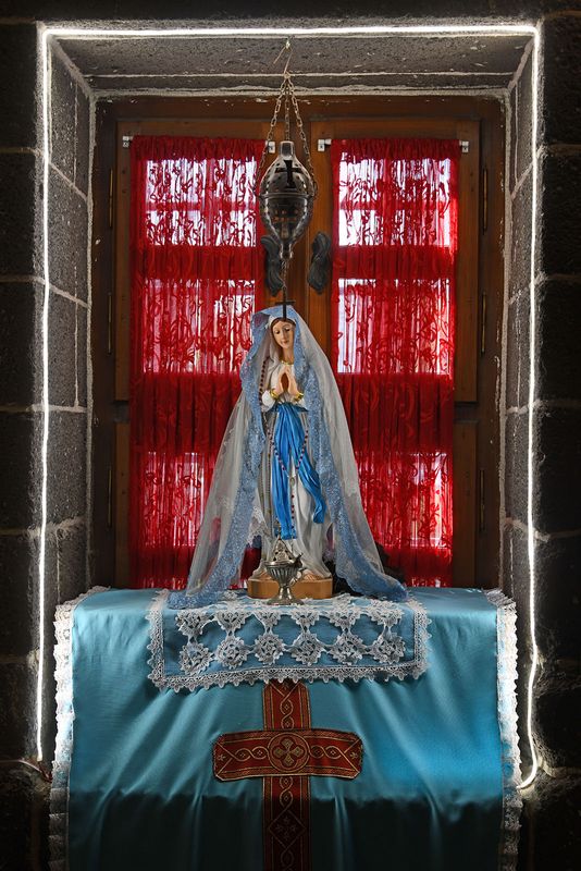 Diyarbakır Mar Petyun Chaldean Church Interior Section of front side in 2024 7030.jpg