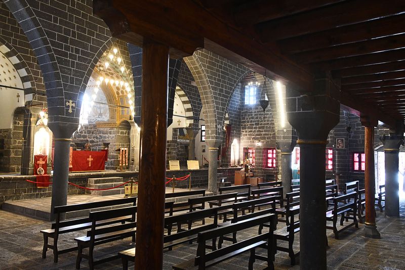 Diyarbakır Mar Petyun Chaldean Church Interior Section of front side in 2024 7033.jpg