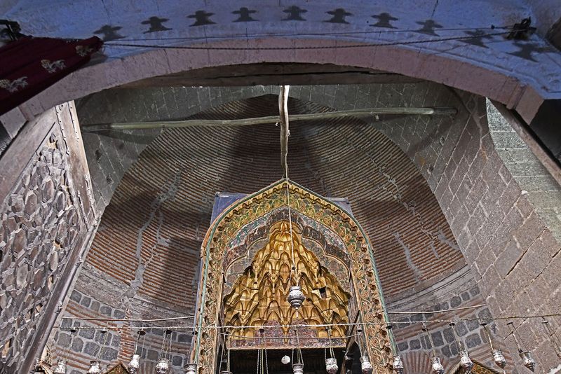 Diyarbakır Syriac Orthodox Church of Virgin Mary Interior Altar area in 2024 0301.jpg