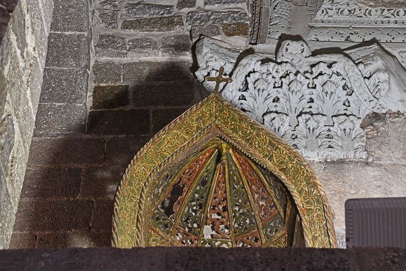 Diyarbakır Syriac Orthodox Church of Virgin Mary Interior Altar area Right side altar in 2024 7182.jpg