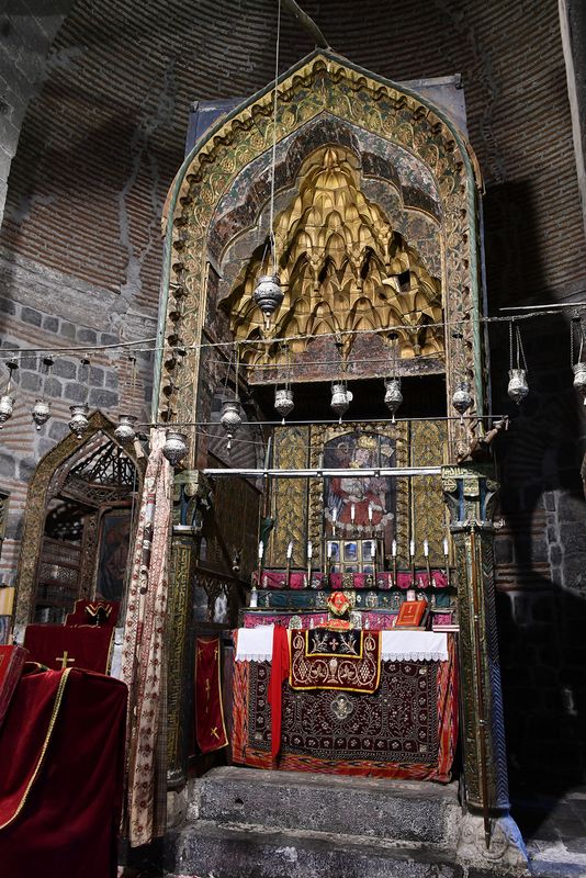 Diyarbakır Syriac Orthodox Church of Virgin Mary Interior Altar centre in 2024 7187.jpg