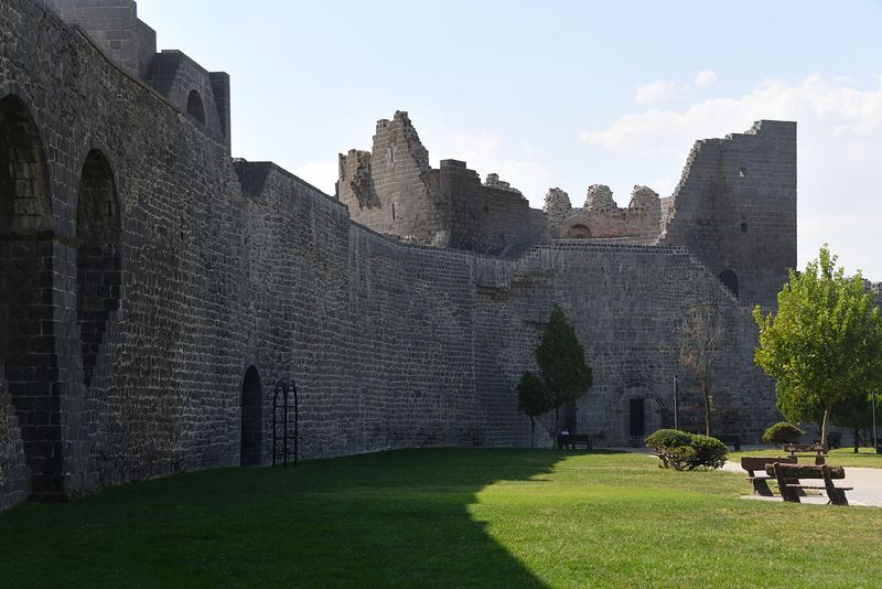 Diyarbakır Yedi Kardeş Burcu inside walls in 2024 7217.jpg