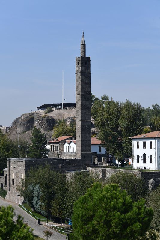 Diyarbakır On south wall of inner fortress View from easternmost tower in 2024 6736.jpg