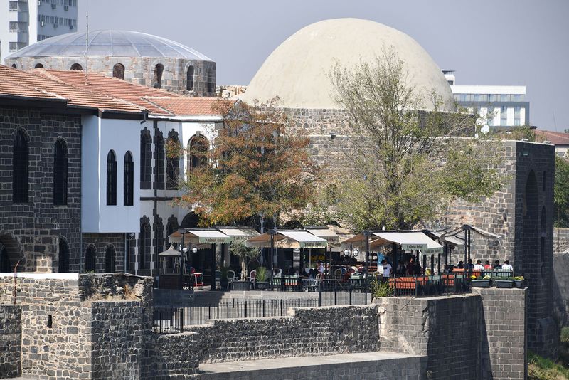 Diyarbakır On south wall of inner fortress View from easternmost tower in 2024 6740.jpg